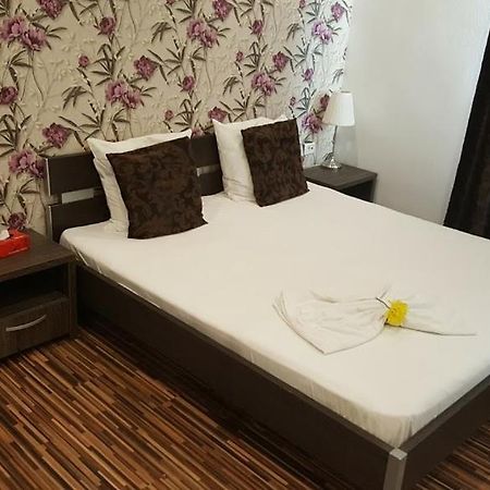 Hotel Viva Ploiesti Bagian luar foto
