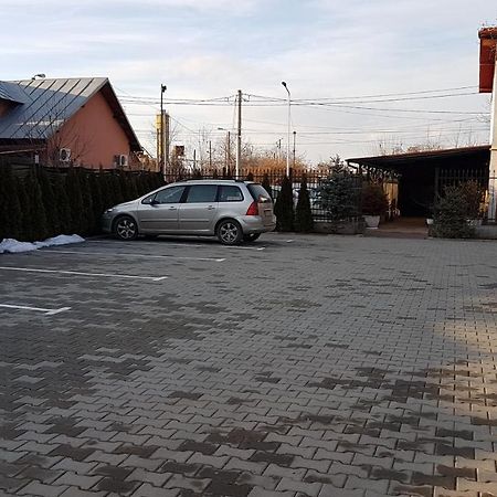 Hotel Viva Ploiesti Bagian luar foto