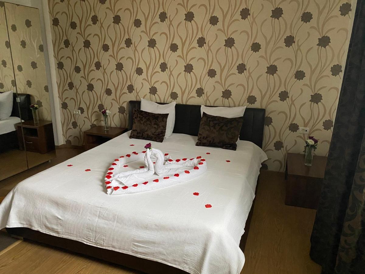 Hotel Viva Ploiesti Bagian luar foto