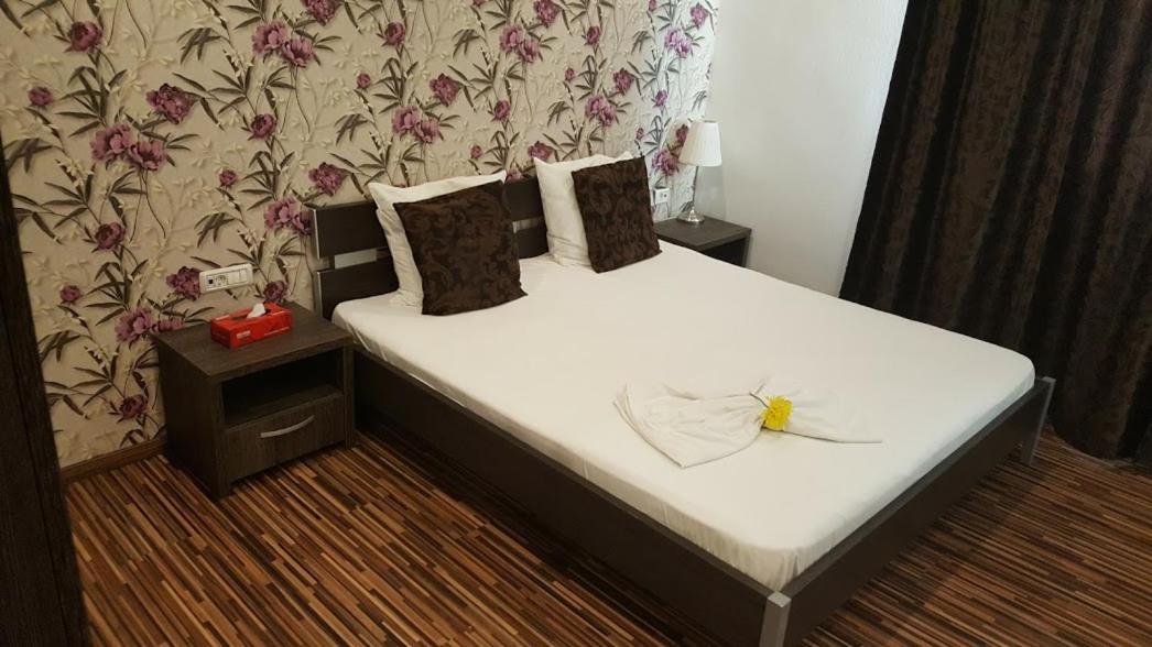 Hotel Viva Ploiesti Bagian luar foto