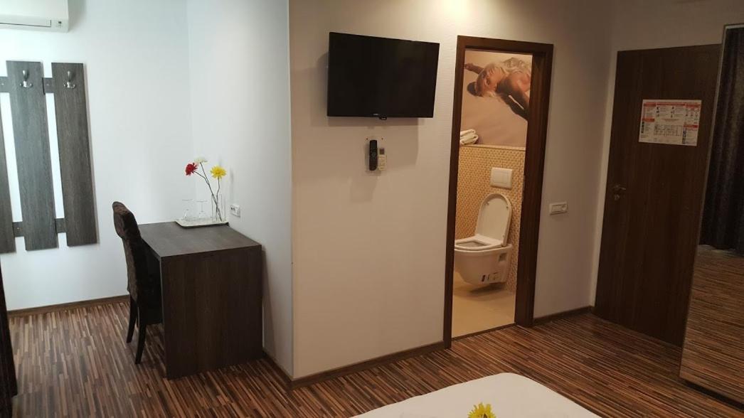Hotel Viva Ploiesti Bagian luar foto