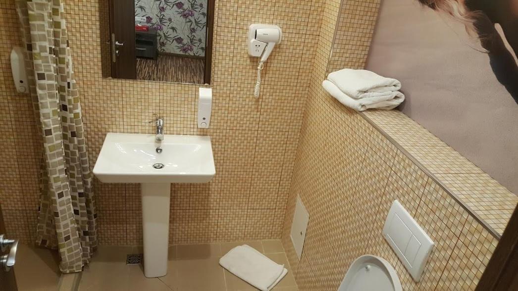 Hotel Viva Ploiesti Bagian luar foto