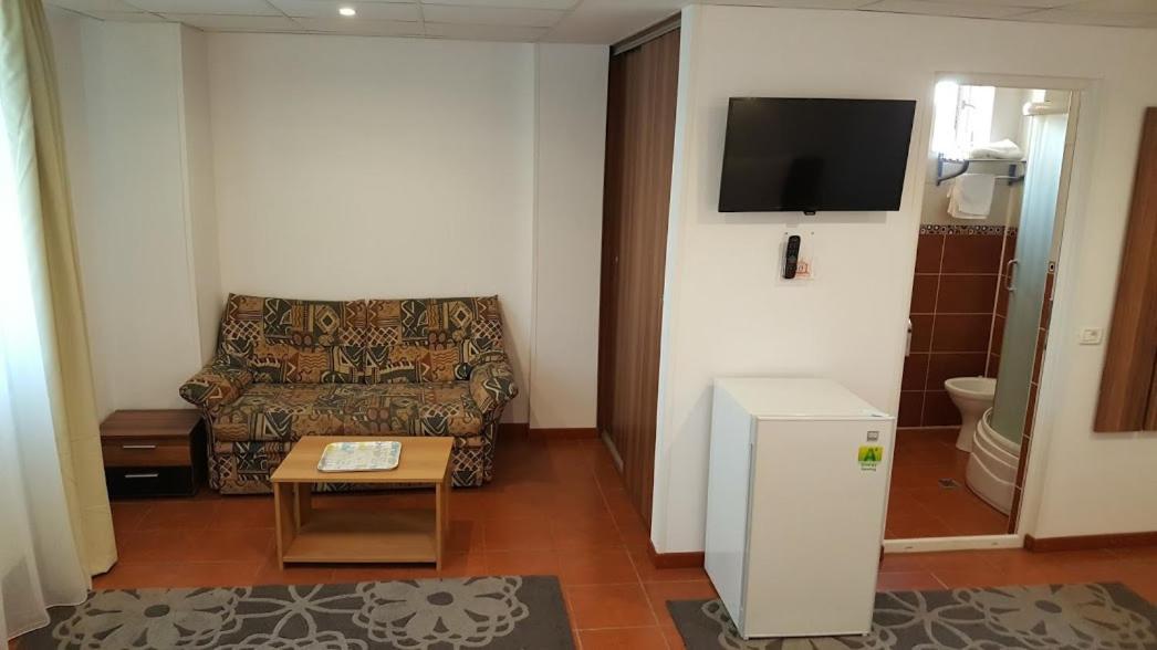 Hotel Viva Ploiesti Bagian luar foto