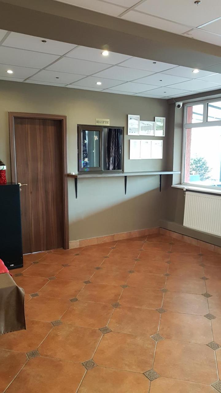 Hotel Viva Ploiesti Bagian luar foto