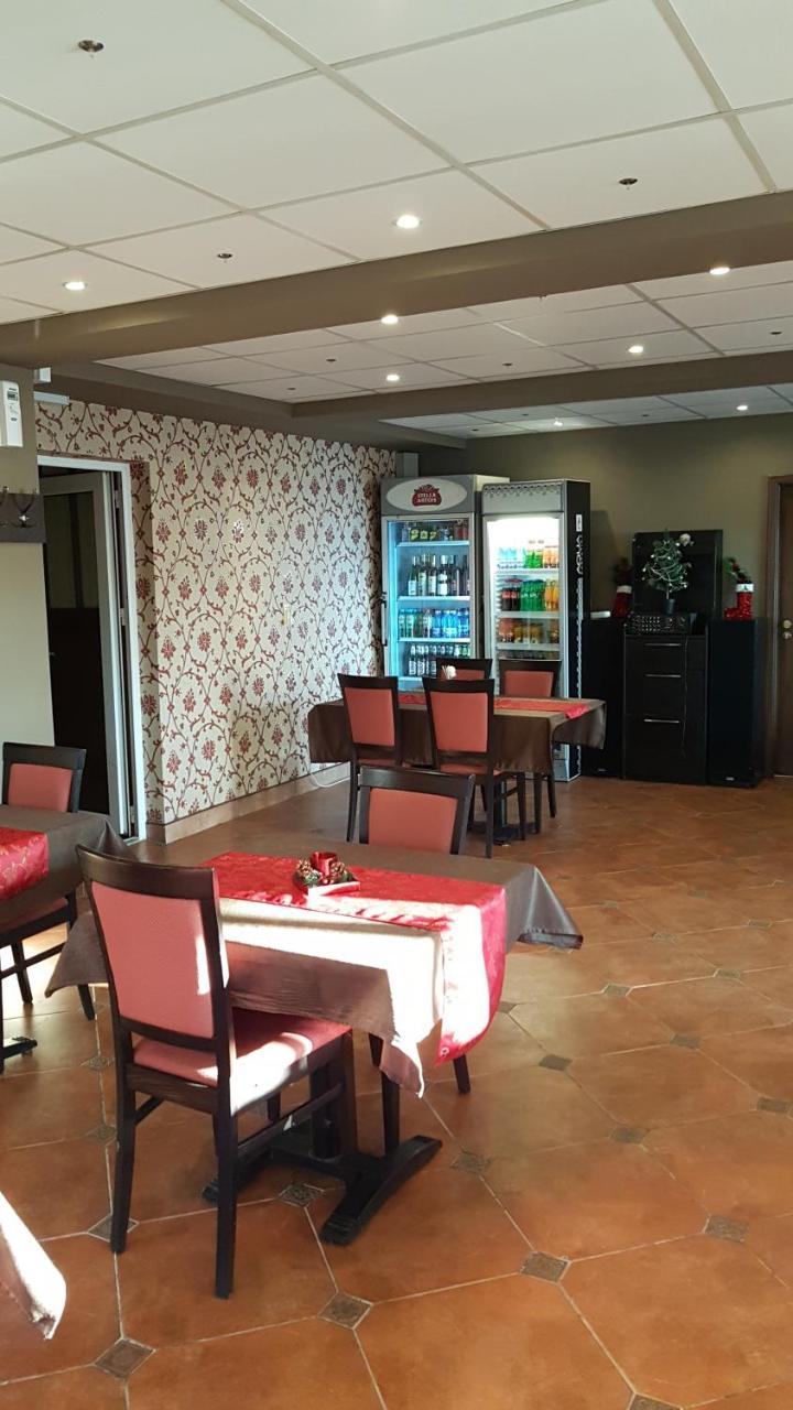 Hotel Viva Ploiesti Bagian luar foto