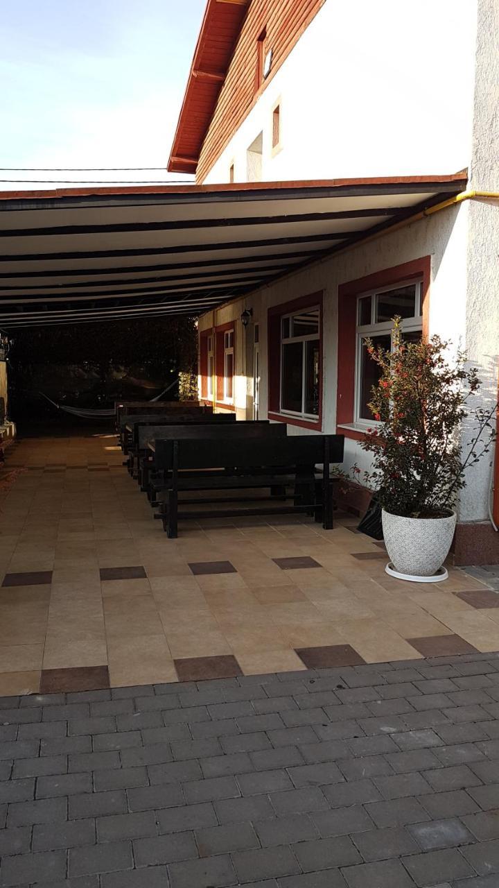 Hotel Viva Ploiesti Bagian luar foto