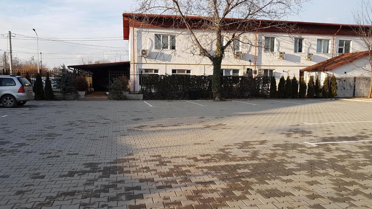 Hotel Viva Ploiesti Bagian luar foto